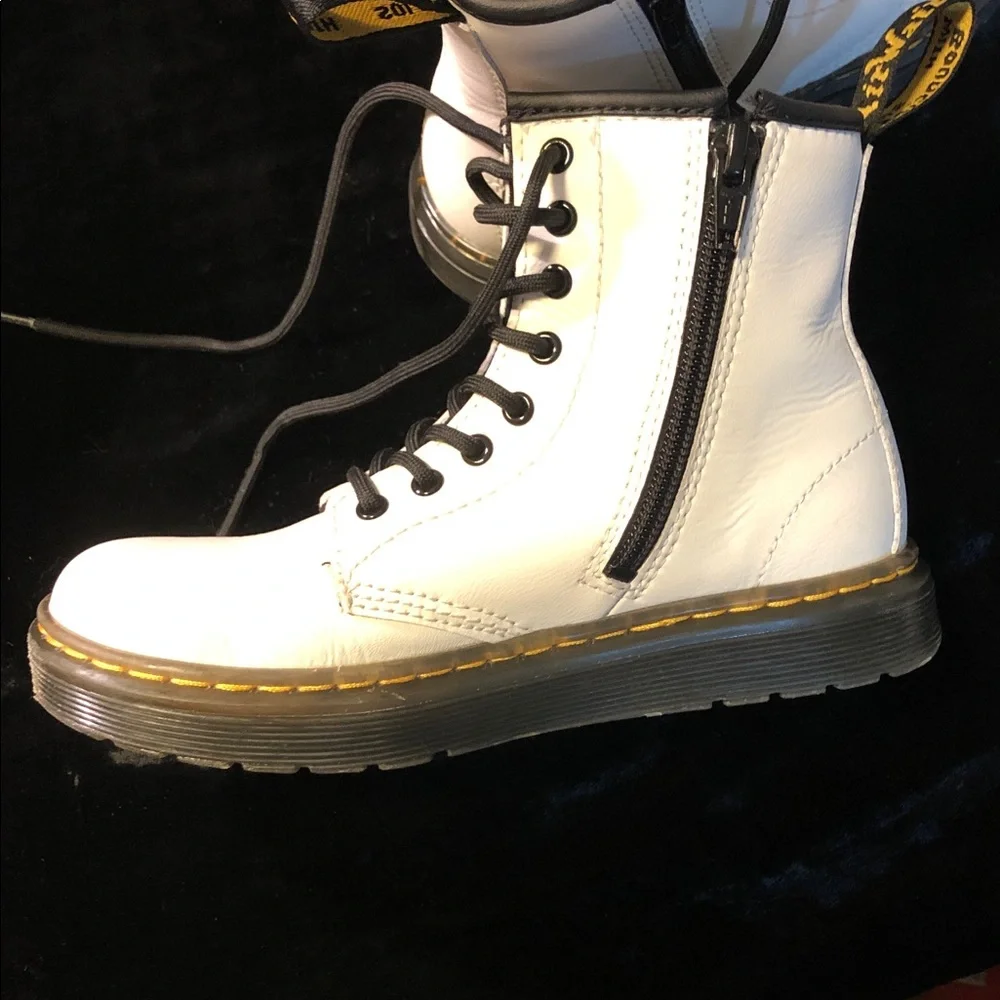 Doc Martens kids Classic Combat Boots 2
